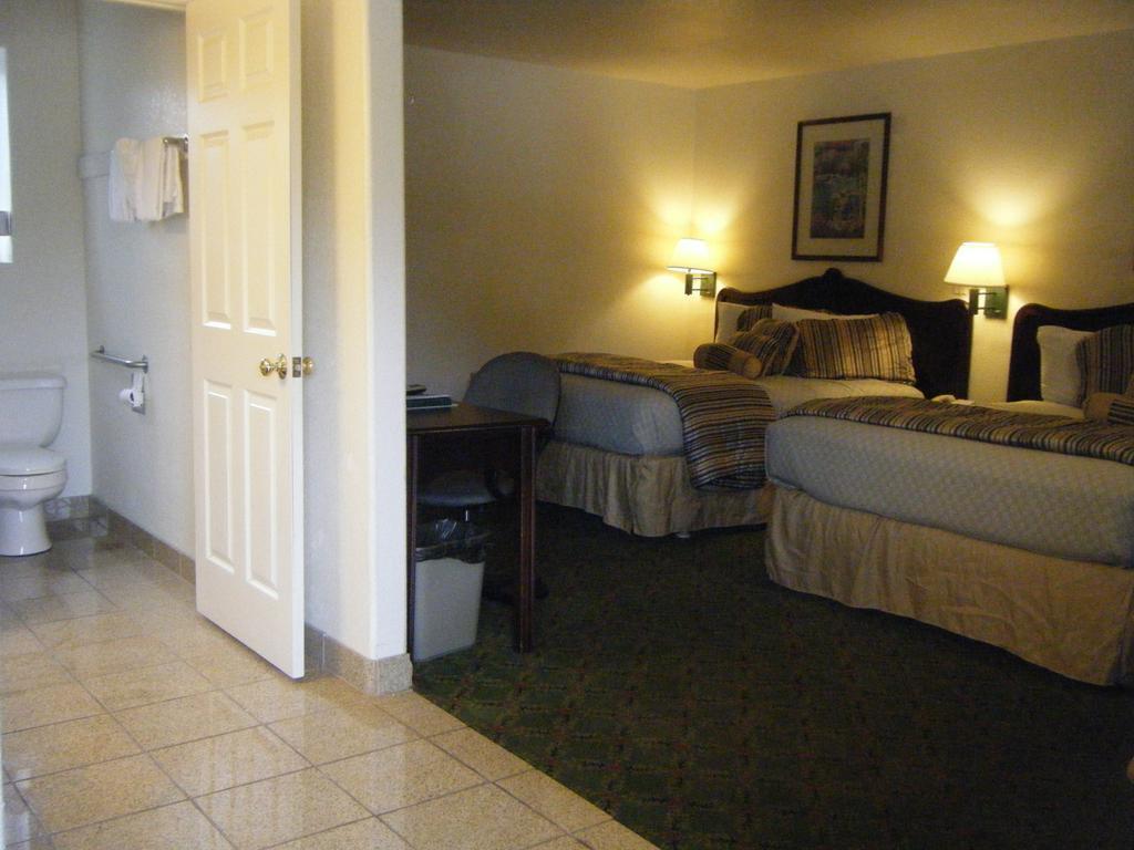 Rodeway Inn Near Downtown モントレー エクステリア 写真
